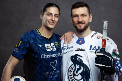 Nastupil som do autobusu plneho zien tam sedela ona