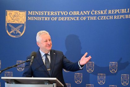Odvolanie sa nekona Minister obrany uz nebude komentovat Ukrajinu cast SPD ho kritizovala