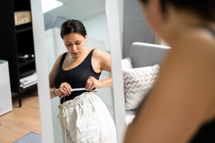 Pri chudnuti sa nemeni len telo