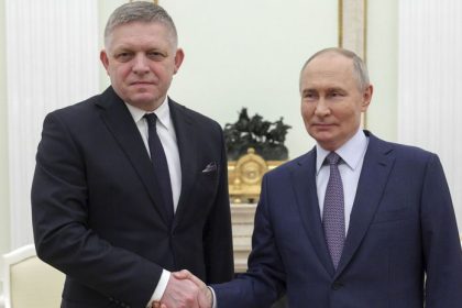 Putin poslal vianocne a novorocne pozdravy lidrom