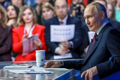 Putin znovu vyzval Rusov k rozmnozovaniu deti Novinar ho konfrontoval s neprijemnou otazkou v priamom prenose