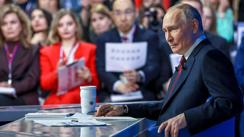 Putin znovu vyzval Rusov k rozmnozovaniu deti Novinar ho konfrontoval s neprijemnou otazkou v priamom prenose