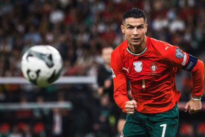 Tento chlap ma 40 rokov Svet je v soku z Ronaldovej fotky zareagoval aj Elon Musk