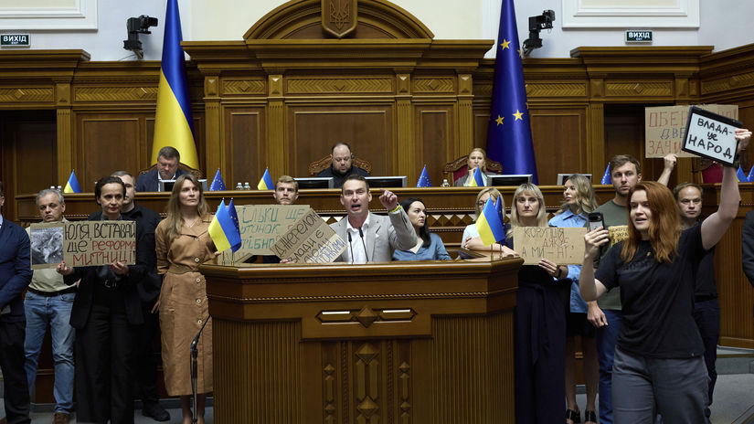 Ukrajinskej korupcnej chobotnici pomahali aj poslanci