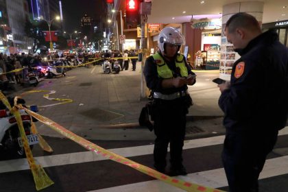 VIDEO Brutalny utok nozom v metre Muz zabil troch ludi