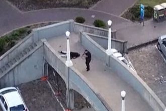 VIDEO Masaker v Sydney z dronu Strelec na moste ludia pod nim