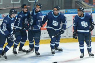 Veduci Slovan v bodovom trhaku senzacny obrat Ziliny Nitra doma zakopla Poprad deklasoval Oceliarov