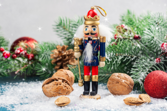 Z nastroja na orechy vianocna ikona Pribeh luskacika ktory obletel svet