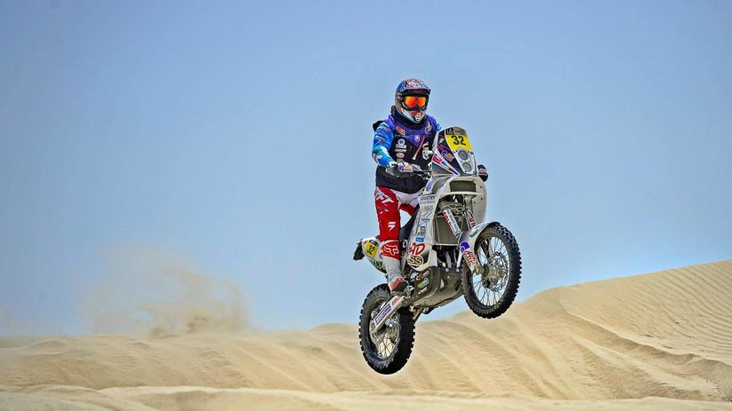 Brneli mu ruky Na pustnej rely ho zasiahol blesk