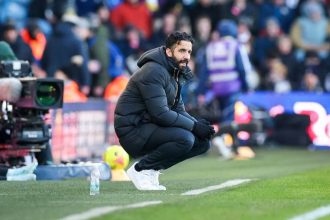 Kto si sadne na najhorucejsiu lavicku v PL United po Amorimovi zvazuje dvojicu klubovych legiend