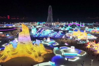 Ladove kralovstvo v Charbine Mesto z ladu a snehu