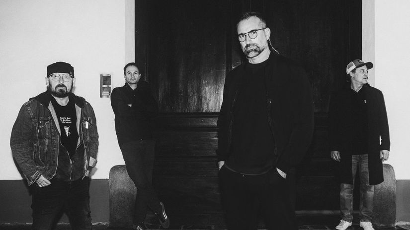 Majka z Gurunu zradca cierna nevesta a prorok Izaias Korben Dallas nahrali album plny netradicnych postav a osobnych pribehoch