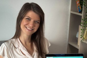 Moderny ucitel cudzieho jazyka Umela inteligencia ChatGPT preklada a konverzuje