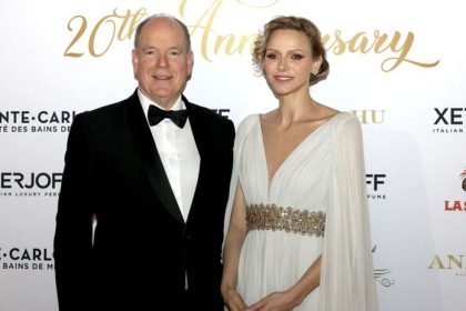 Monacka rodina v novom roku uchvacuje tento detail nesmiete prehliadnut Popri anjelskej Charlenne ziari aj princezna Gabriella