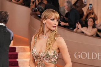 Na globusy ako naha Jennifer Lawrence ohromila Julia Roberts a vitazna Byrne Vecer ovladli favoriti DiCaprio tercom drsnych vtipov