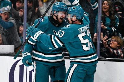 Najlepsi vykon v NHL kariere Trojgolovy Regenda ziaril v suboji proti Cernakovi a spol