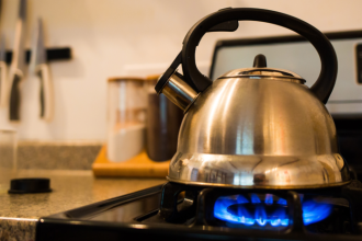 Neviditelna hrozba v stenach Ked vam doma udiera zapach skazenych vajicok ide o zivot alebo len o spinavy odtok