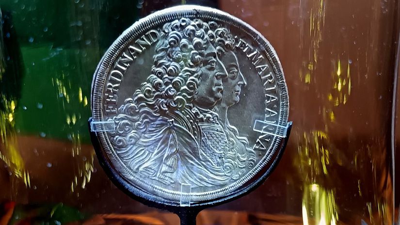 Poklad z Pinkovych Kracan Pri kopani bazena nasli v krcahu 364 vzacnych minci