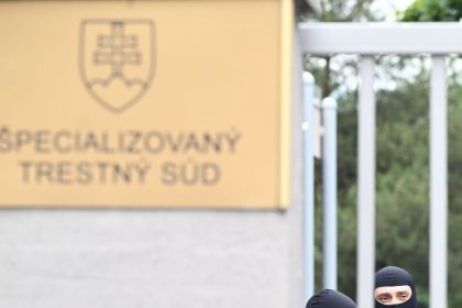 Proces s Modrym zajacikom sa zacal dochodca pred sudom za atentat na premiera