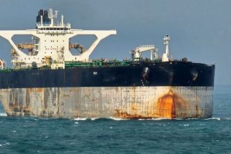 Rusko poslalo ponorku na eskortu tankera sledovaneho Americanmi pisu media