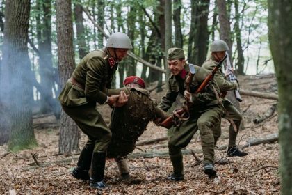 Serial Dunaj opat prepisuje dejiny a lame srdcia Brutalna smrt a Sarlotino tajomstvo rozdelili fanusikov