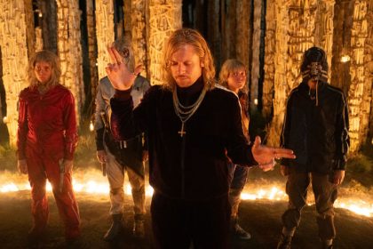 Stretne sa sialeny satanista s dobrackym ateistom Kto z nich prezije