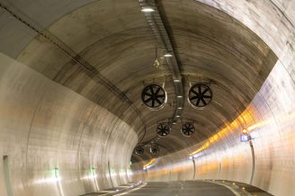 Tunel Visnove bol neprejazdny zrazili sa styri auta pri Kosiciach havarovali tri automobily