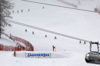 V noci napadlo az 40 centimetrov snehu preteky zrusili