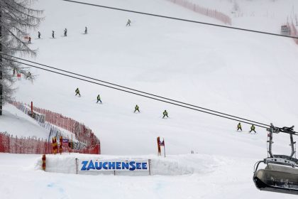 V noci napadlo az 40 centimetrov snehu preteky zrusili