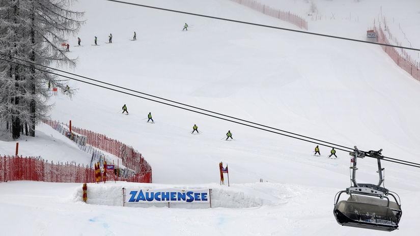 V noci napadlo az 40 centimetrov snehu preteky zrusili