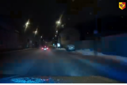 VIDEO Drzy vodic unikal policajtom mestom 150tkou na zladovatej ceste Nakoniec vyskusal na nich smiesny trik