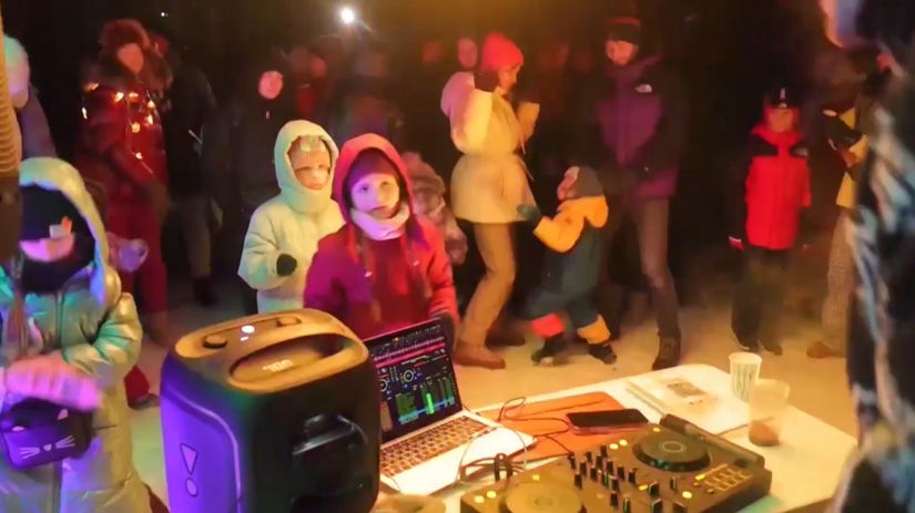 VIDEO Kyjevcania si v mraze usporiadali party Nemame kurenie ale mame silu ducha a chut zit