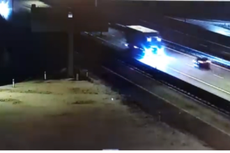 VIDEO Vodic sa rutil po dialnici v protismere a dokonca obisiel aj policajtov