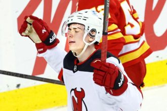 rekord simona nemca v nhl zaziaril v predlzeni regenda sa pobral do konfliktu brankari prisli o vystroj