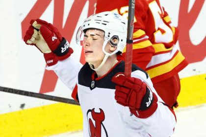 rekord simona nemca v nhl zaziaril v predlzeni regenda sa pobral do konfliktu brankari prisli o vystroj