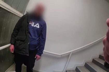 video nocna drama v servise elektroniky policajti prekvapili zlodejov priamo na mieste