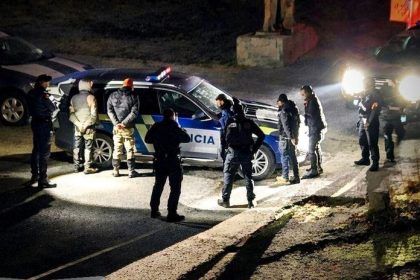 Akcia Bukiza 80 policajtov zasahovalo v byvalej fabrike zadrzali 30 osob