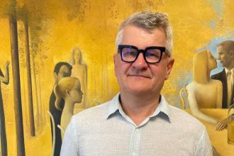 Autor ktory prepisoval svojich 2500 tyzdnov Ako v Astorke s jednym futbalovym muzstvom vznikla divadelna hra o slovenskej historii