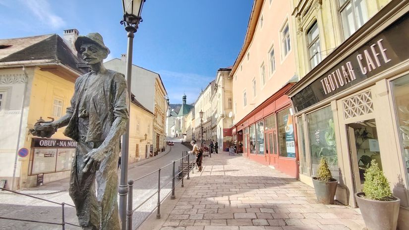 Banska Stiavnica je ako mesto duchov ludia upozornuju na opustene centrum Mozu za to ceny pocasie alebo unava z turizmu