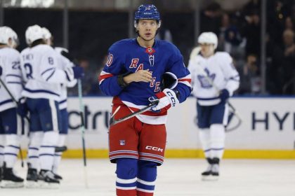 Chlapec ktory zaraba miliony v NHL mohol pracovat v bani Po ostrych narazkach na Putina si dal s kritikou pauzu