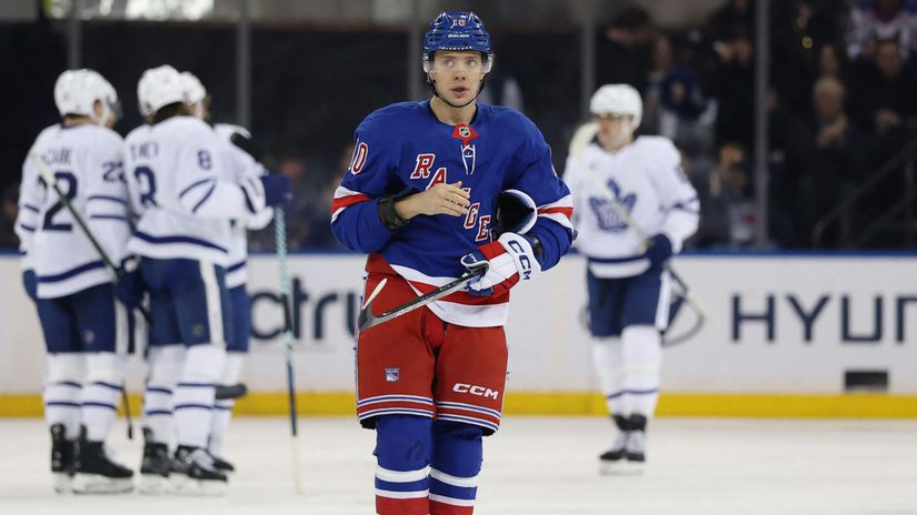 Chlapec ktory zaraba miliony v NHL mohol pracovat v bani Po ostrych narazkach na Putina si dal s kritikou pauzu