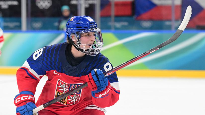 Dobre rano vsetkym okrem Kaltounkovej Cela Kanada je poburena ceskou hviezdou ktora tvrdym hitem zranila najlepsiu hokejistku sveta