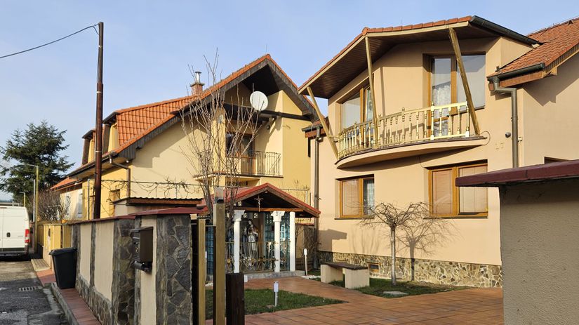 Dom romskeho kralja Roberta I vykradli len par hodin po pohrebe zlodeja zachytila kamera