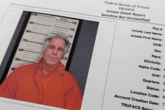 Epsteina vysetrovali pre podozrive prevody spojene s drogami a prostituciou uz od roku 2010 a to ani prokuratori netusili