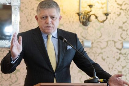 Fico Dodavky ropy na Slovensko cez Ukrajinu vo februari nebudu obnovene Vlada je pripravena na dalsie reciprocitne opatrenia