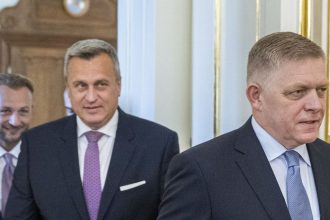 Hlas a SNS podporuju Fica Ak Slovensko nie je partnerom Ukrajiny musi prijat opatrenia povedal utaj Estok