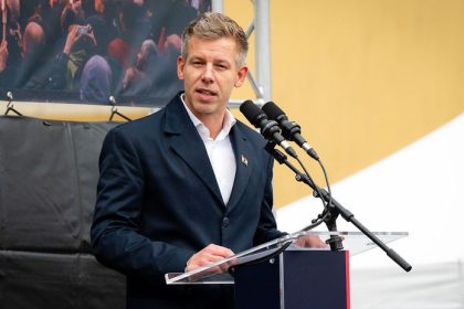 Kampan v Madarsku sa zostruje Fidesz ma na Magyara intimne video Lider opozicie priznal ze ho zviedla jeho byvala priatelka