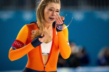 Krasna Jutta si rozopla zips a za pohlad na jej podprsenku neuveritelne zarobila Kolko zaraba ladova kralovna