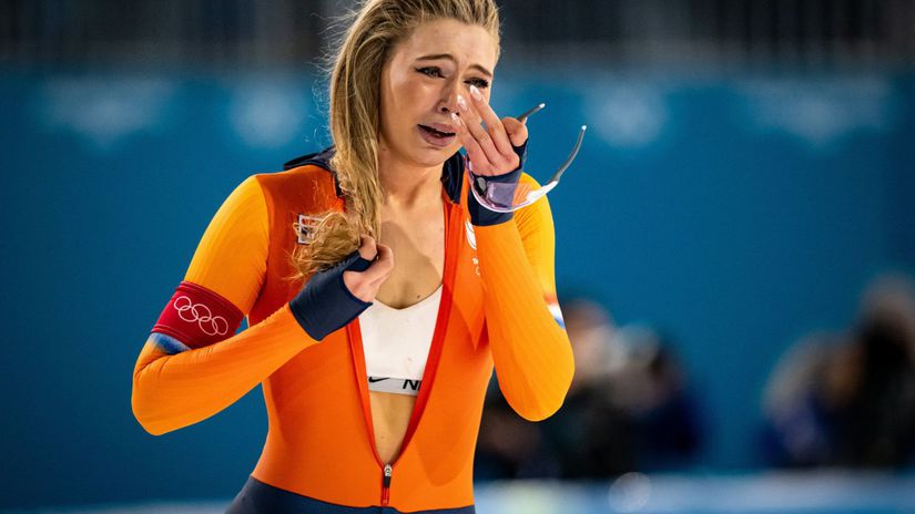 Krasna Jutta si rozopla zips a za pohlad na jej podprsenku neuveritelne zarobila Kolko zaraba ladova kralovna