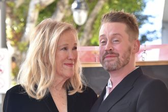 Mama myslel som si ze mame cas Macaulay Culkin poslal do neba srdcervuci odkaz zosnulej Catherine OHara